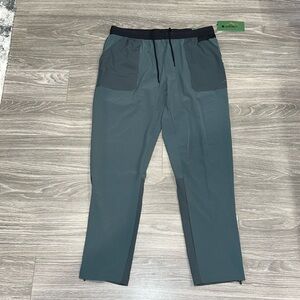 Unipro running joggers. Size L. NWT